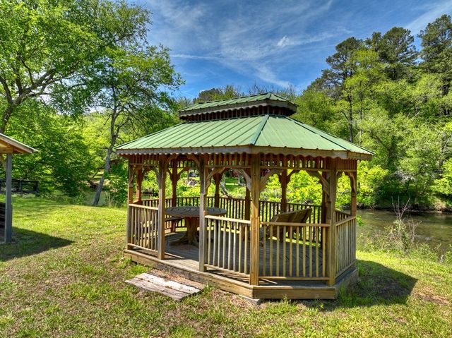 34 Dallas Lane, Blue Ridge, GA 30513
