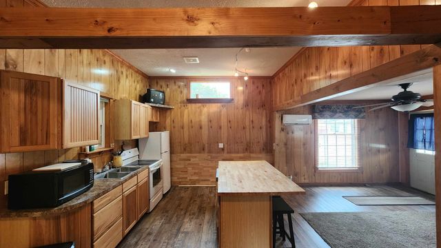 348 Bill Hunter Rd, Celina, TN 38551
