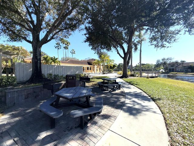 4839 Via Palm Lakes 1106, West Palm Beach, FL 33417