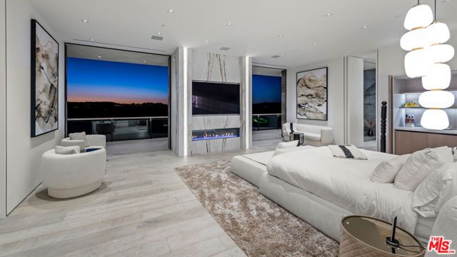 9607 Highridge Drive, Beverly Hills, CA 90210