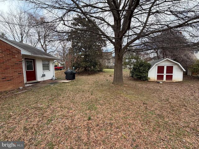 7608 HERITAGE DR, Annandale, VA 22003