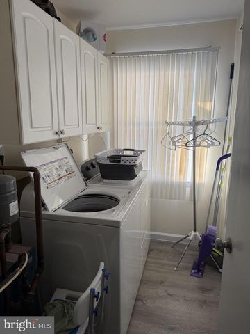 7608 HERITAGE DR, Annandale, VA 22003