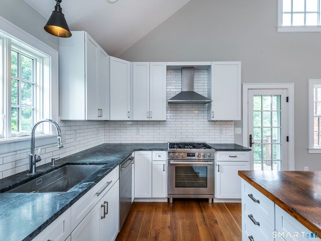 21 Hemlock Road, Roxbury, CT 06783