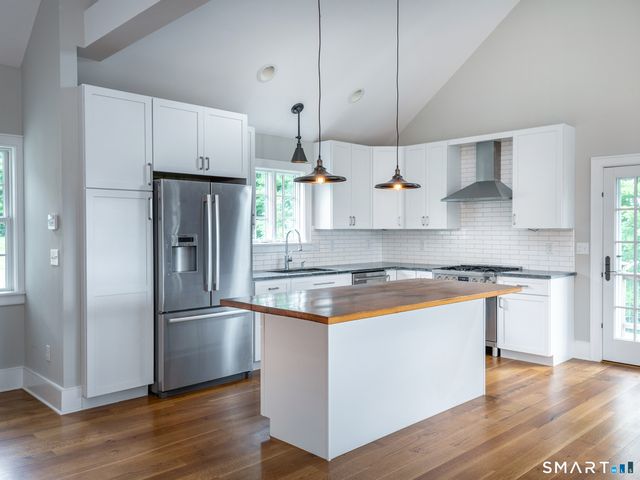 21 Hemlock Road, Roxbury, CT 06783