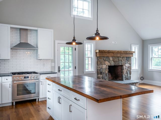 21 Hemlock Road, Roxbury, CT 06783