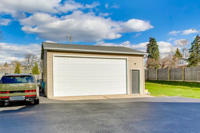 631 S Hale Street, Wheaton, IL 60187