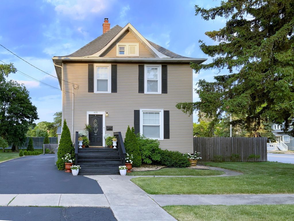 631 S Hale Street, Wheaton, IL 60187