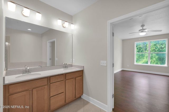 4480 DEERWOOD LAKE Parkway, 121, Jacksonville, FL 32216