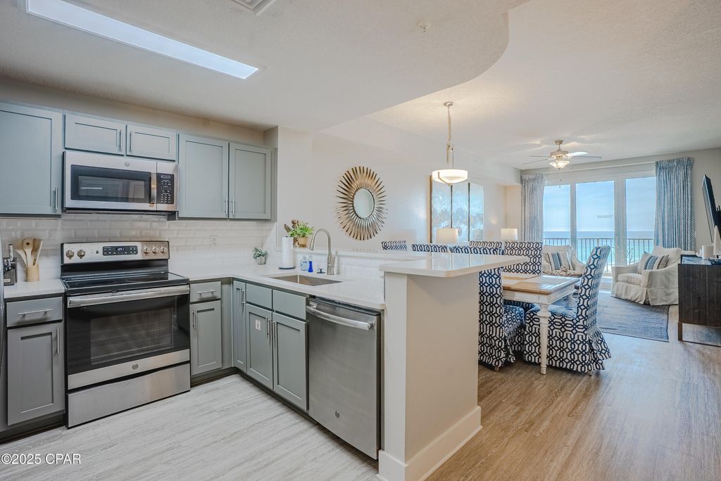 Image 11 of property listing at 15928 Front Beach Road 31211, Panama City Beach, FL 32413