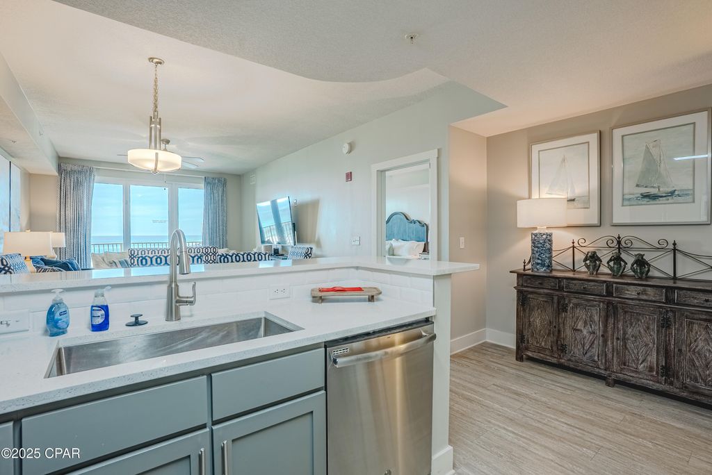 Image 13 of property listing at 15928 Front Beach Road 31211, Panama City Beach, FL 32413