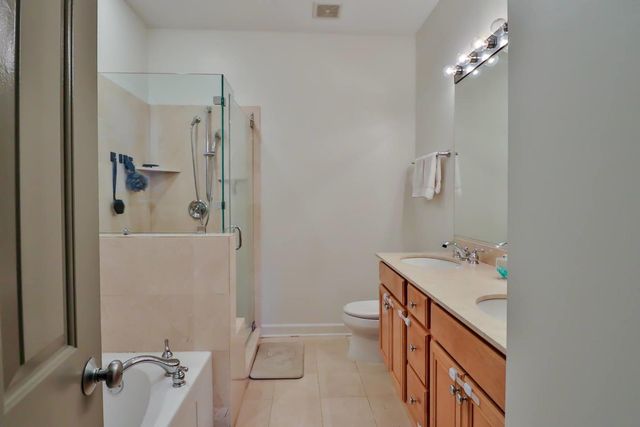 1109 W CORNELIA Avenue 1W, Chicago, IL 60657
