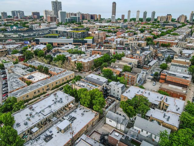 1109 W CORNELIA Avenue 1W, Chicago, IL 60657