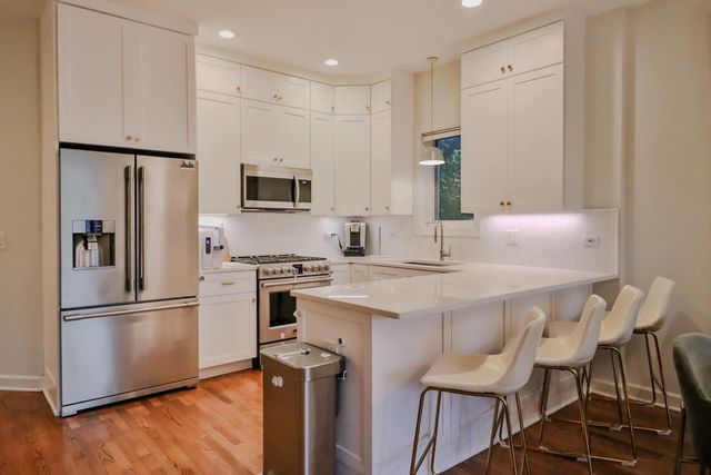 1109 W CORNELIA Avenue 1W, Chicago, IL 60657
