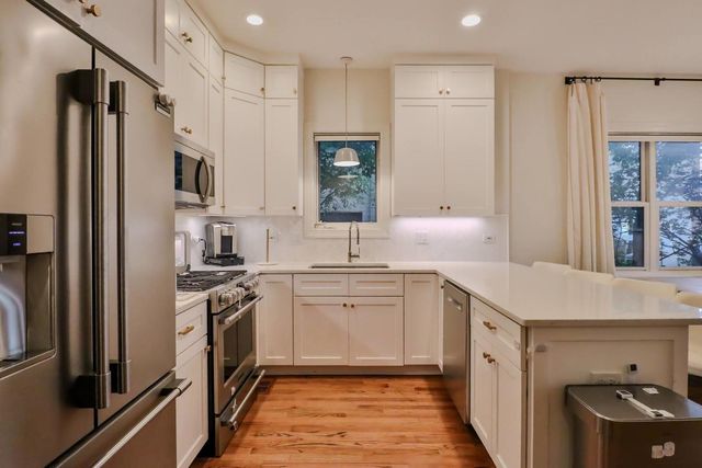 1109 W CORNELIA Avenue 1W, Chicago, IL 60657