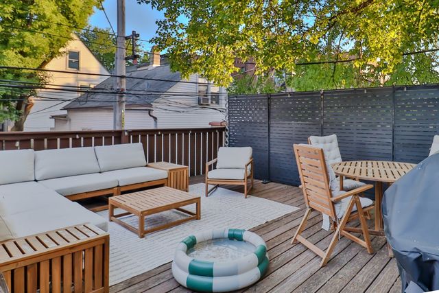 1109 W CORNELIA Avenue 1W, Chicago, IL 60657
