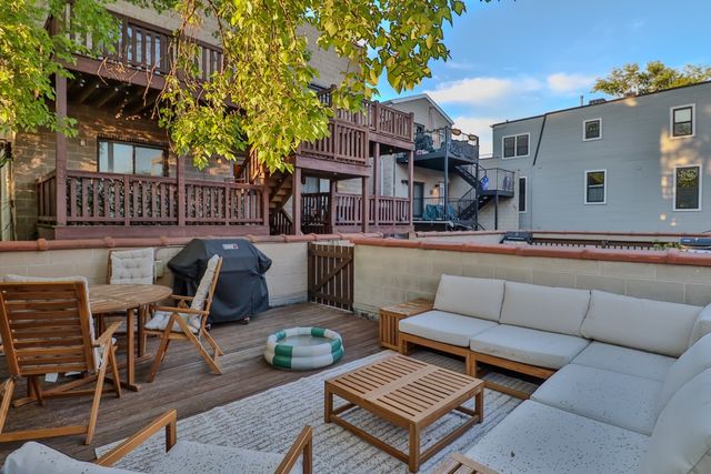 1109 W CORNELIA Avenue 1W, Chicago, IL 60657