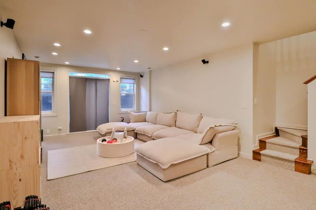 1109 W CORNELIA Avenue 1W, Chicago, IL 60657