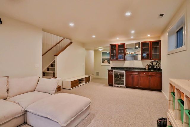 1109 W CORNELIA Avenue 1W, Chicago, IL 60657