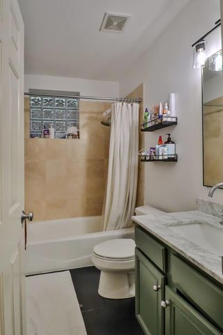 1109 W CORNELIA Avenue 1W, Chicago, IL 60657