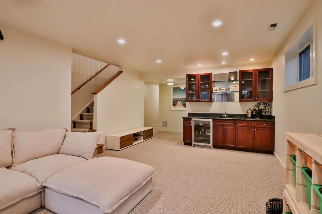 Image 7 of property listing at 1109 W CORNELIA Avenue 1W, Chicago, IL 60657