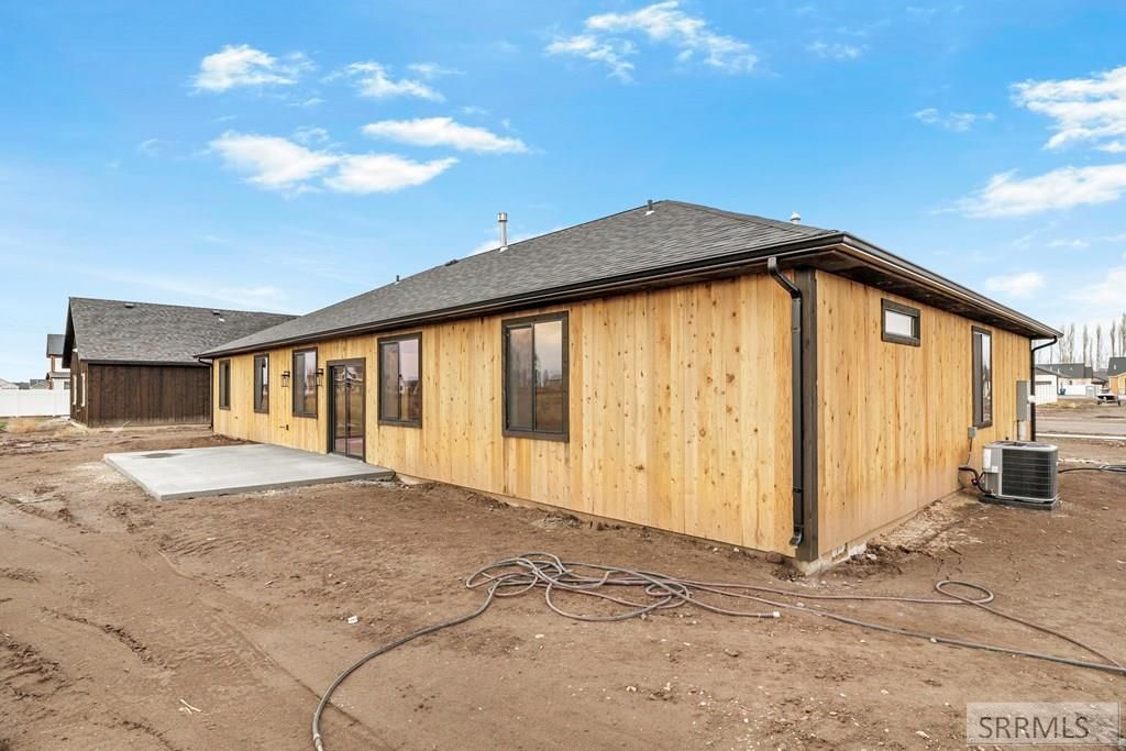 Image 12 of property listing at 288 E 5th S, Sugar City, ID 83448