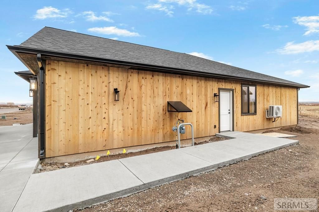 Image 14 of property listing at 288 E 5th S, Sugar City, ID 83448