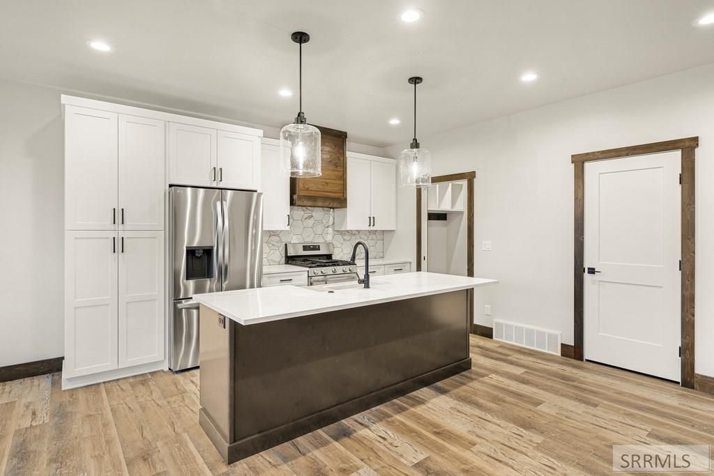 Image 19 of property listing at 288 E 5th S, Sugar City, ID 83448