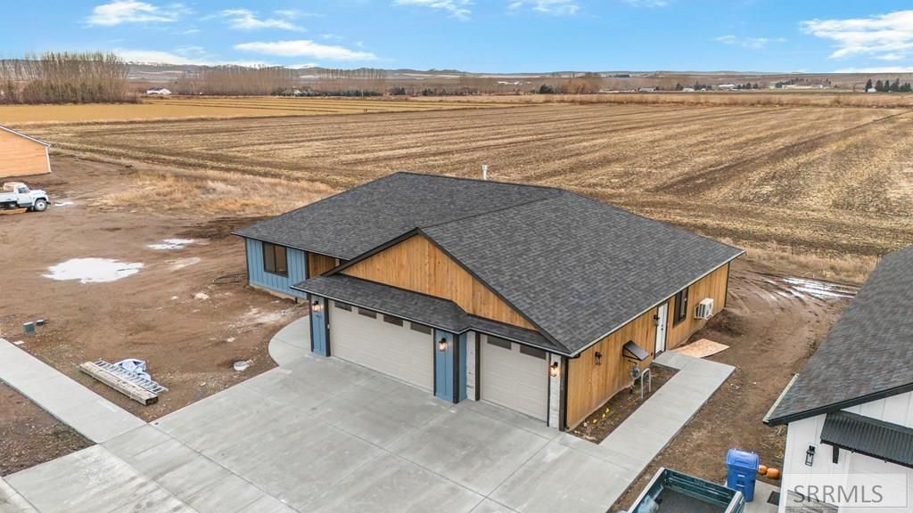 Image 4 of property listing at 288 E 5th S, Sugar City, ID 83448