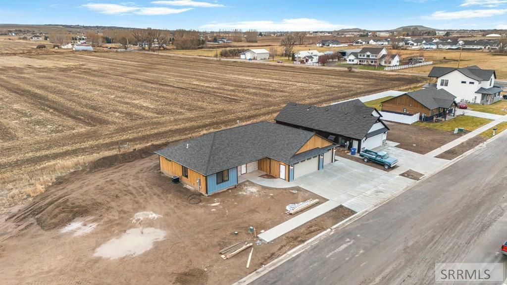 Image 8 of property listing at 288 E 5th S, Sugar City, ID 83448