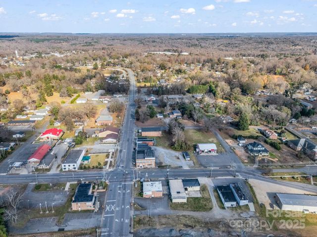 101 E FIRST Street, Lowell, NC 28098