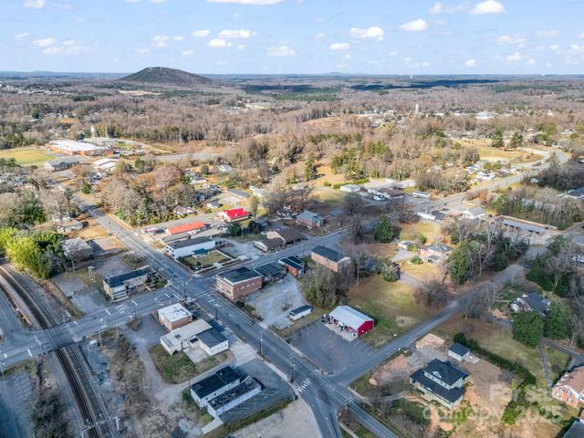 101 E FIRST Street, Lowell, NC 28098