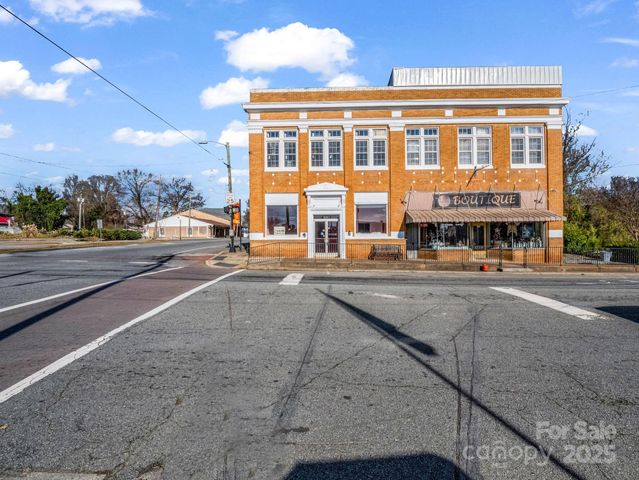 101 E FIRST Street, Lowell, NC 28098