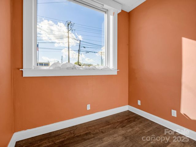 101 E FIRST Street, Lowell, NC 28098