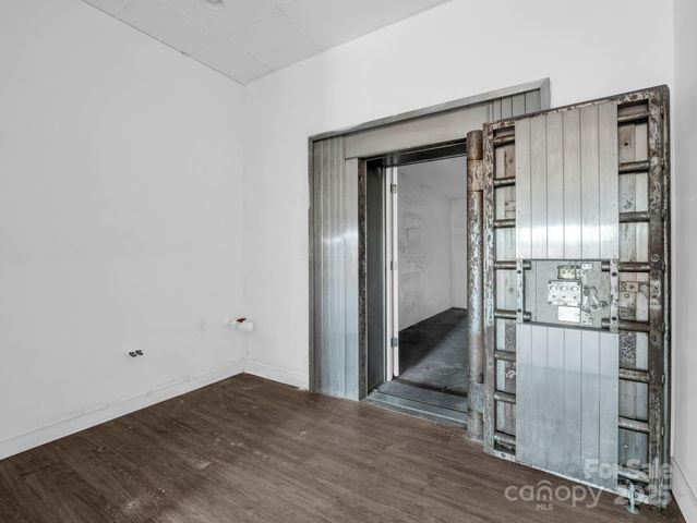 101 E FIRST Street, Lowell, NC 28098