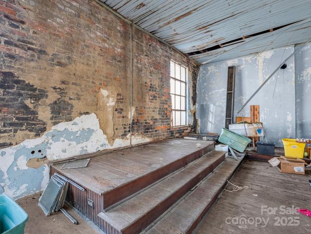 101 E FIRST Street, Lowell, NC 28098