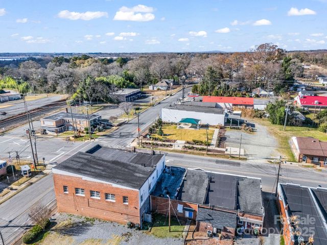 101 E FIRST Street, Lowell, NC 28098