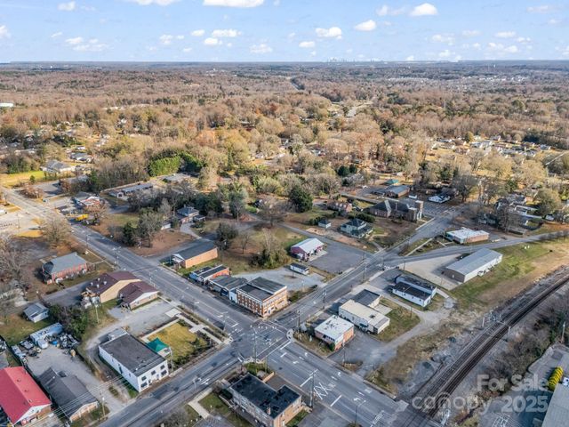 101 E FIRST Street, Lowell, NC 28098