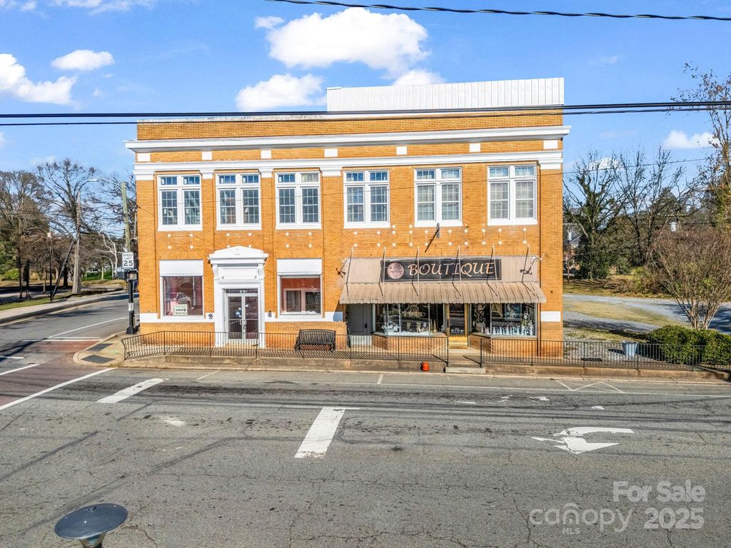 101 E FIRST Street, Lowell, NC 28098