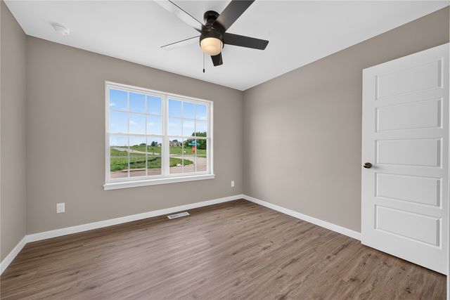 4215 English Glen Avenue, Marion, IA 52302