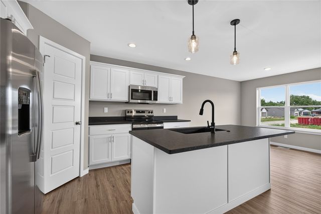 4215 English Glen Avenue, Marion, IA 52302