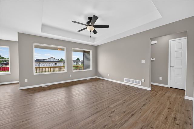 4215 English Glen Avenue, Marion, IA 52302