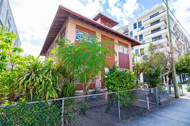 676 SW 1st St, Miami, FL 33130