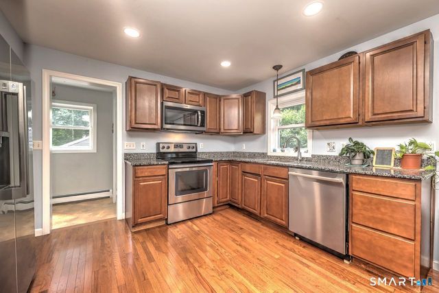20 Highland Avenue, Woodbridge, CT 06525