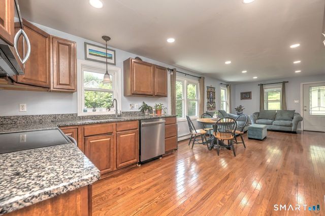 20 Highland Avenue, Woodbridge, CT 06525