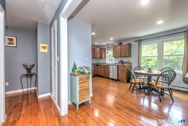 20 Highland Avenue, Woodbridge, CT 06525