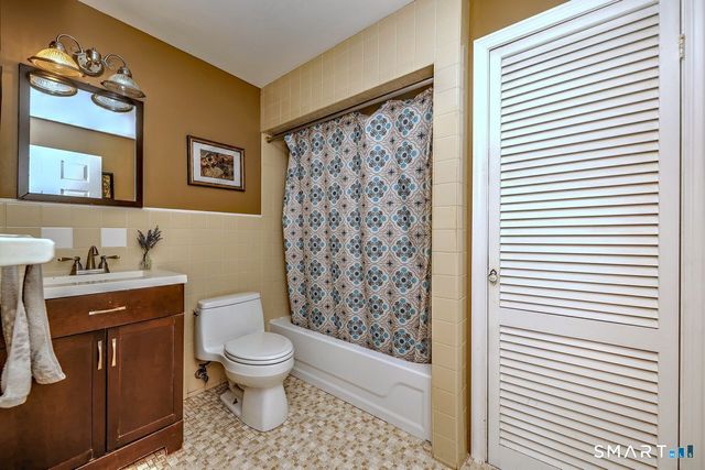 20 Highland Avenue, Woodbridge, CT 06525