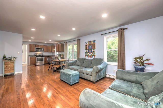 20 Highland Avenue, Woodbridge, CT 06525