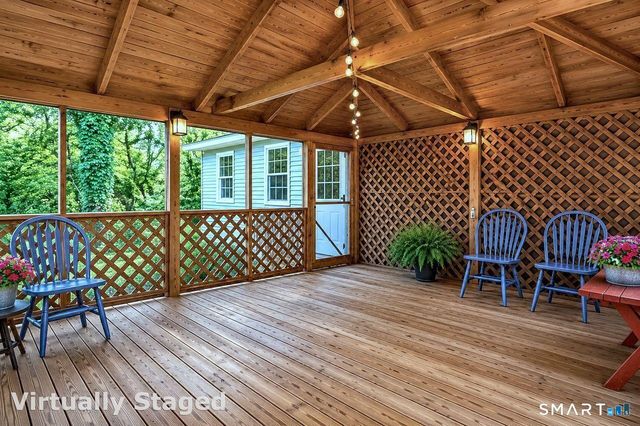 20 Highland Avenue, Woodbridge, CT 06525