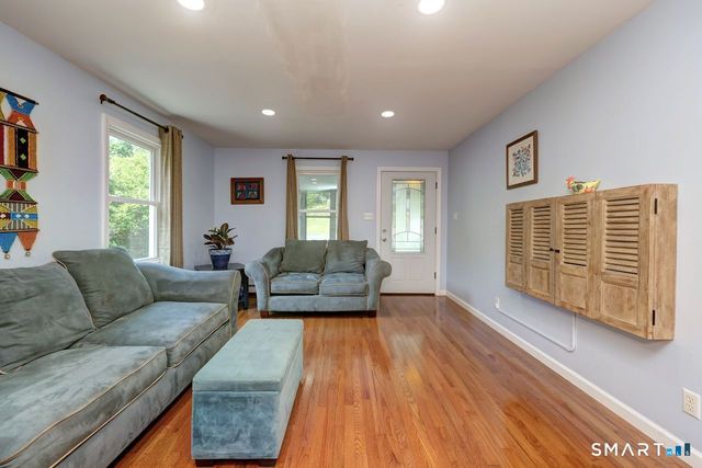 20 Highland Avenue, Woodbridge, CT 06525