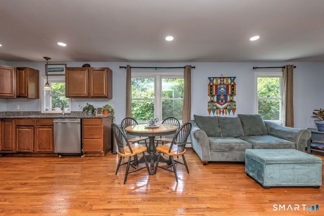 20 Highland Avenue, Woodbridge, CT 06525